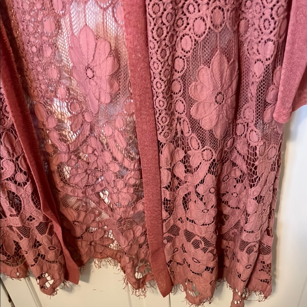 Elegant Lace Trim Cardigan in Pink - Picture 2 of 5